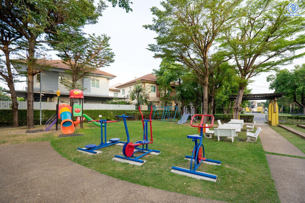 บ้านมือสองตกแต่งใหม่ ทำเลใจกลางเมือง โครงการ บุราสิริ งามวงศ์วาน-ประชาชื่น บ้านหลังใหญ่ เนื้อที่ 56.2 ตร.ว. ฟังก์ชัน 3 ห้องนอน 3 ห้องน้ำ 2 ที่จอดรถ พื้นที่ใช้สอย 183 ตร.ม. เชื่อมต่อถนนหลายสาย ใกล้เดอะมอลล์ งามวงศ์วาน และจุดขึ้นทางด่วนงามวงศ์วาน